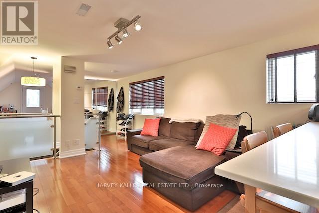 3 - 202 LIPPINCOT STREET