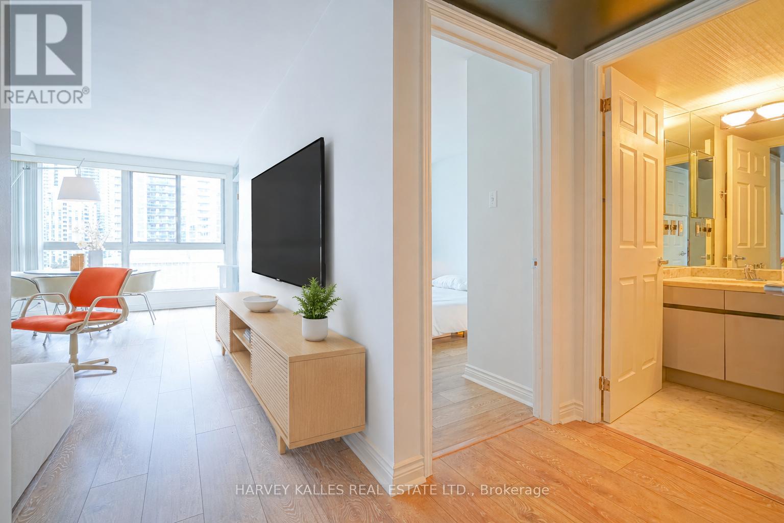609 - 7 BROADWAY AVENUE