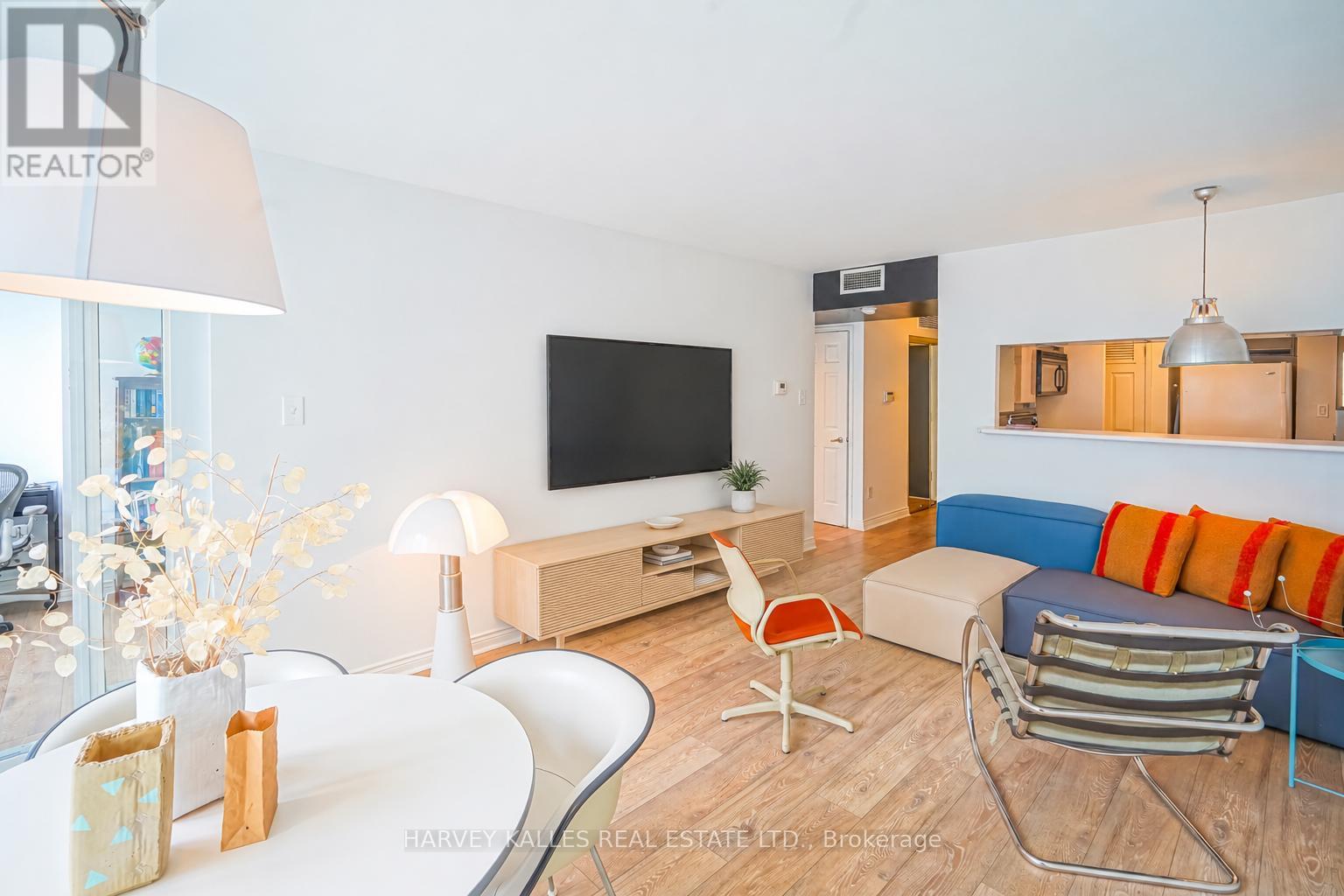 609 - 7 BROADWAY AVENUE