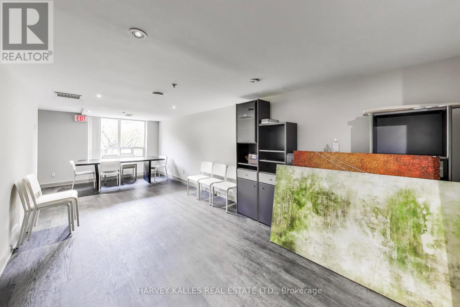 401 - 1369 BLOOR STREET W