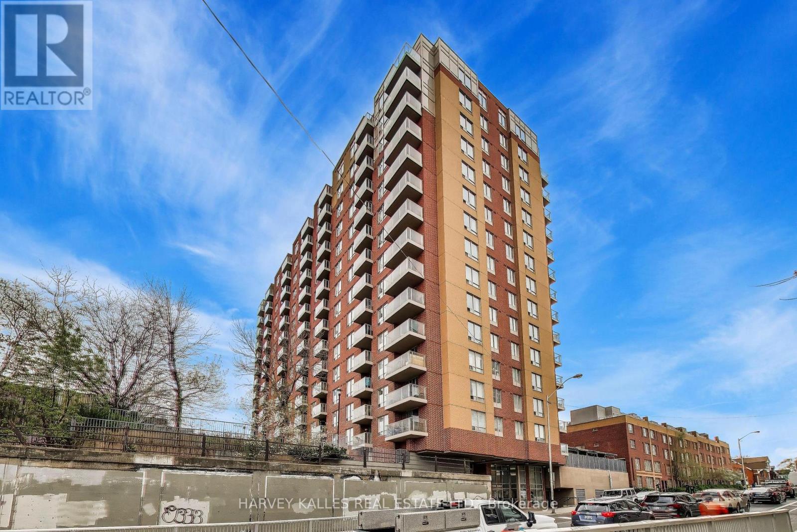 401 - 1369 BLOOR STREET W