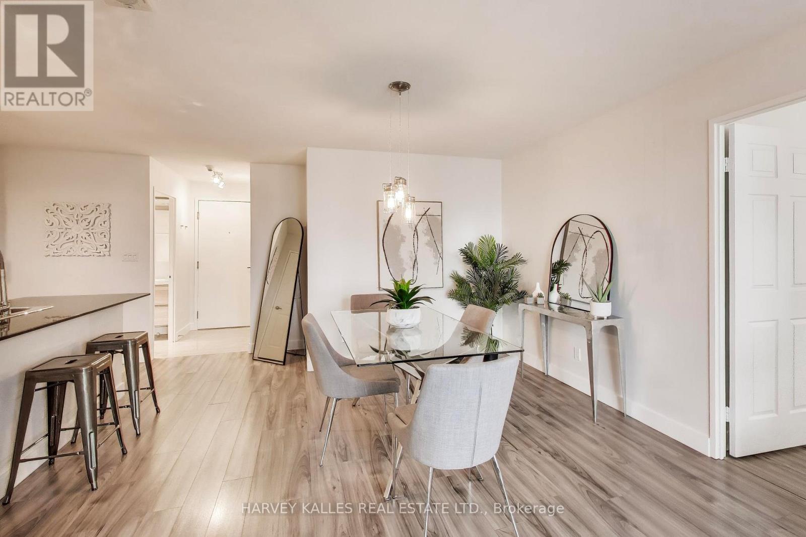 401 - 1369 BLOOR STREET W