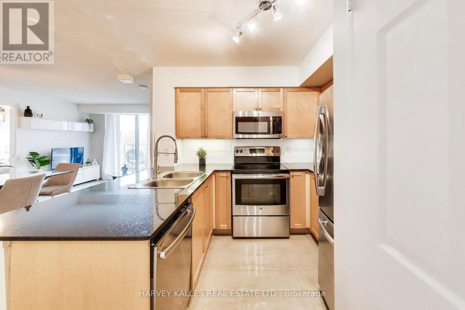 401 - 1369 BLOOR STREET W