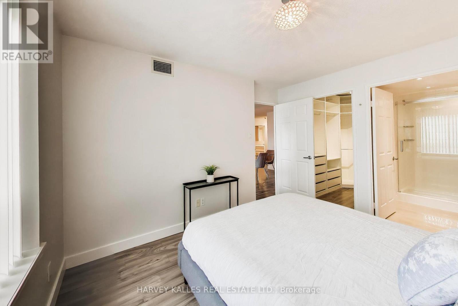 401 - 1369 BLOOR STREET W