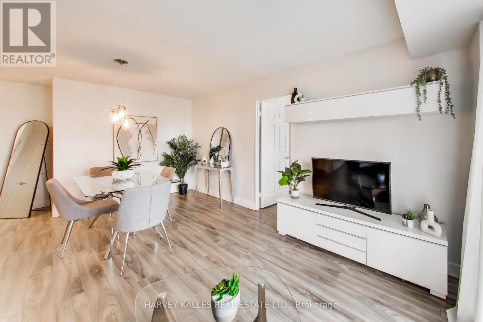 401 - 1369 BLOOR STREET W
