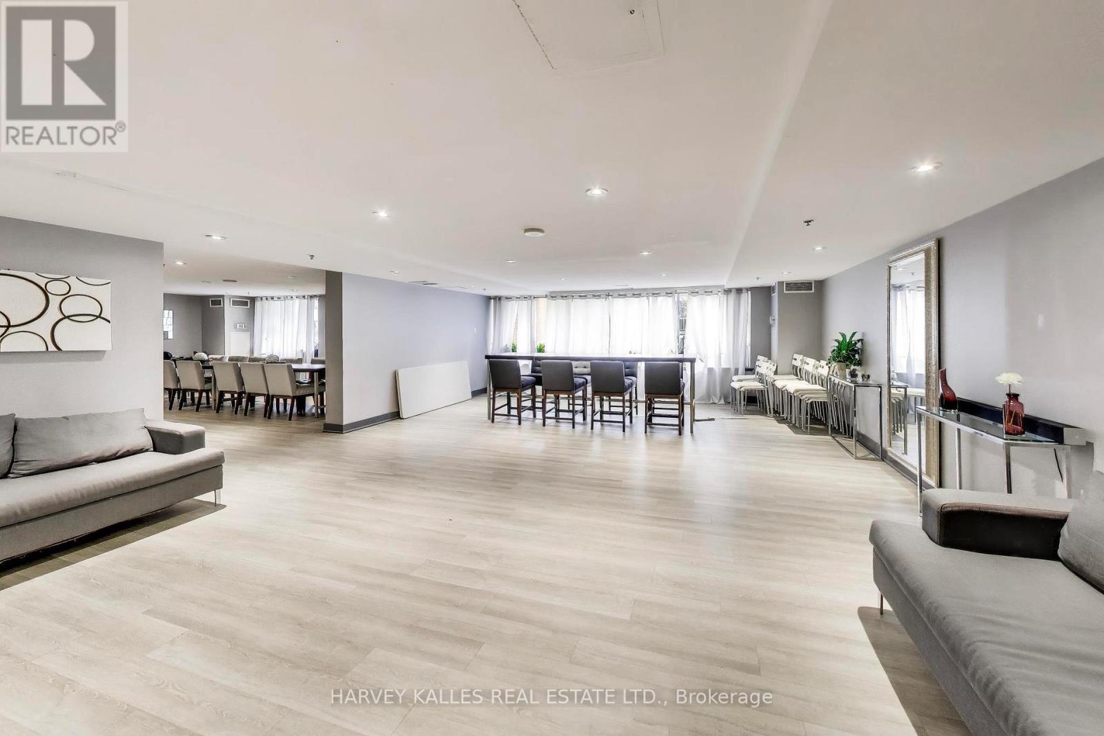 401 - 1369 BLOOR STREET W