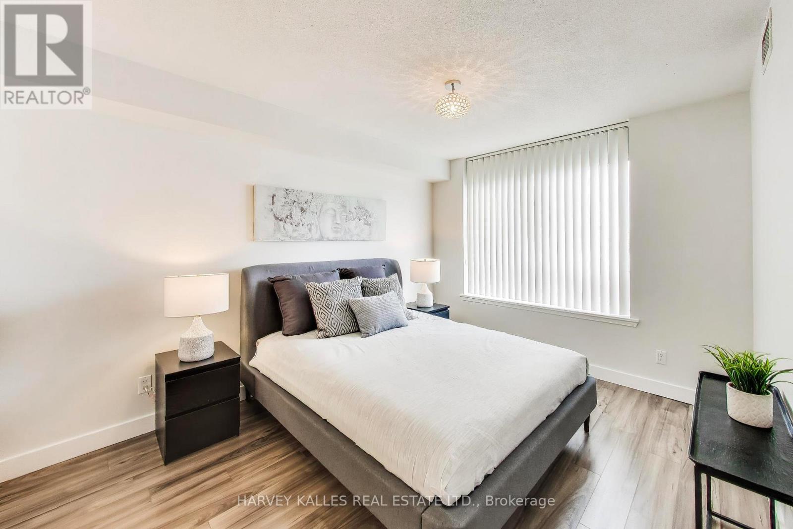 401 - 1369 BLOOR STREET W