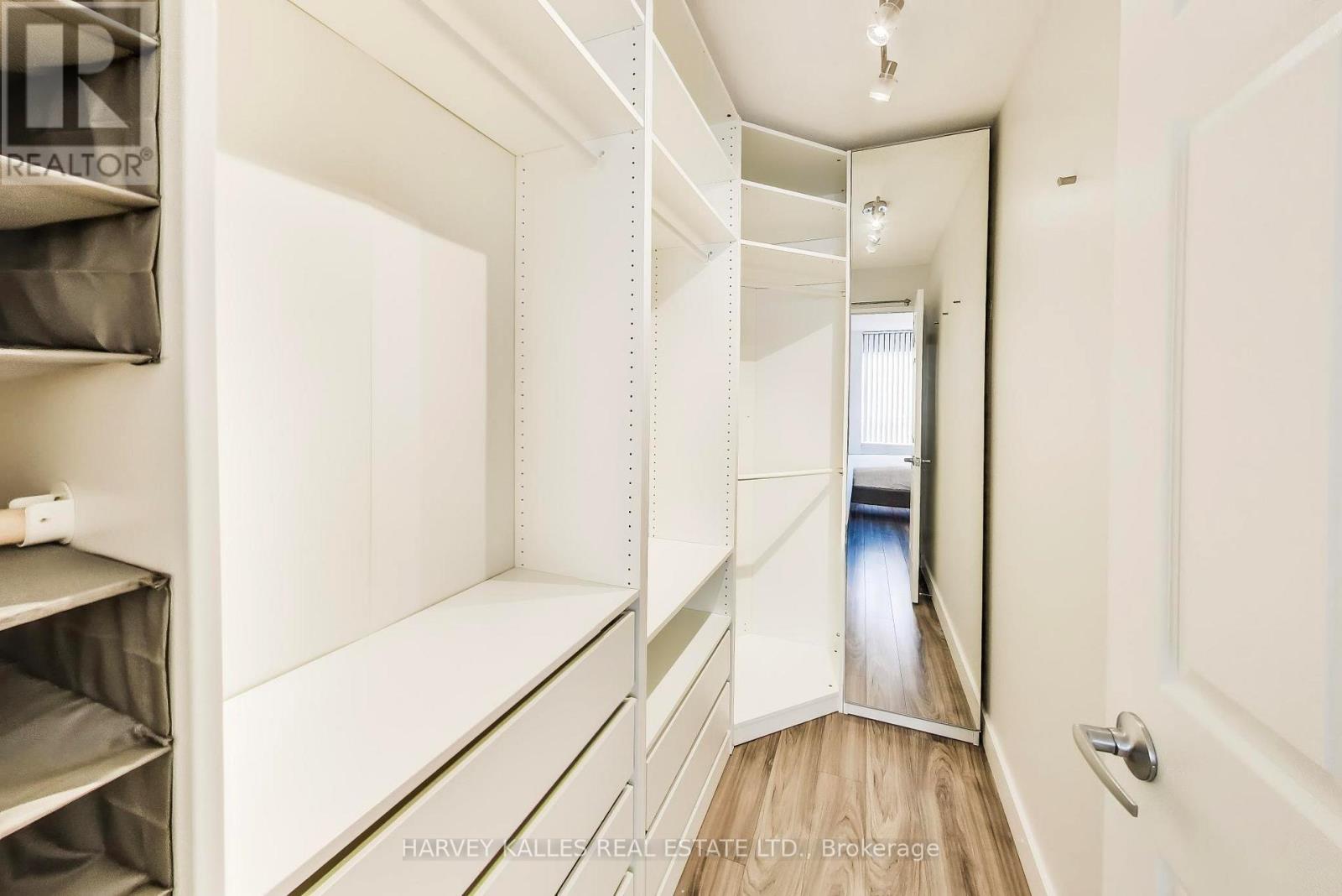 401 - 1369 BLOOR STREET W