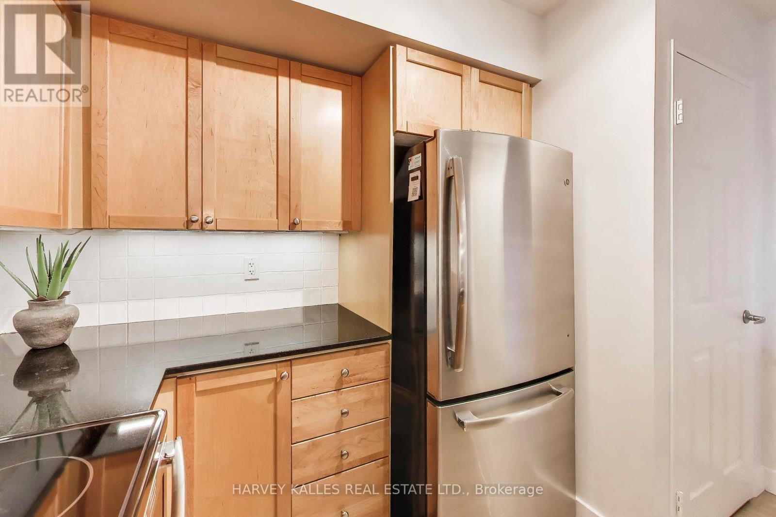 401 - 1369 BLOOR STREET W