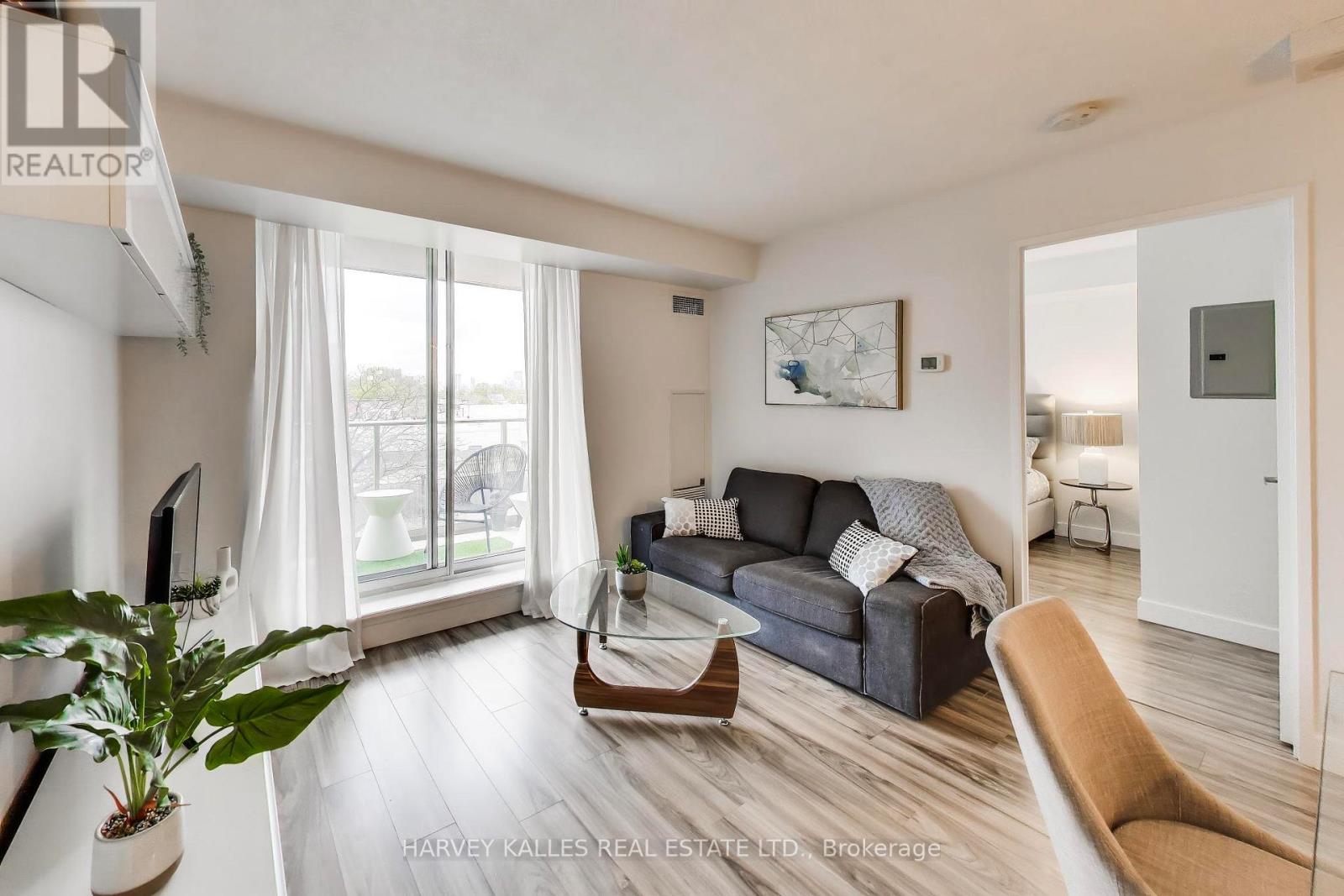 401 - 1369 BLOOR STREET W