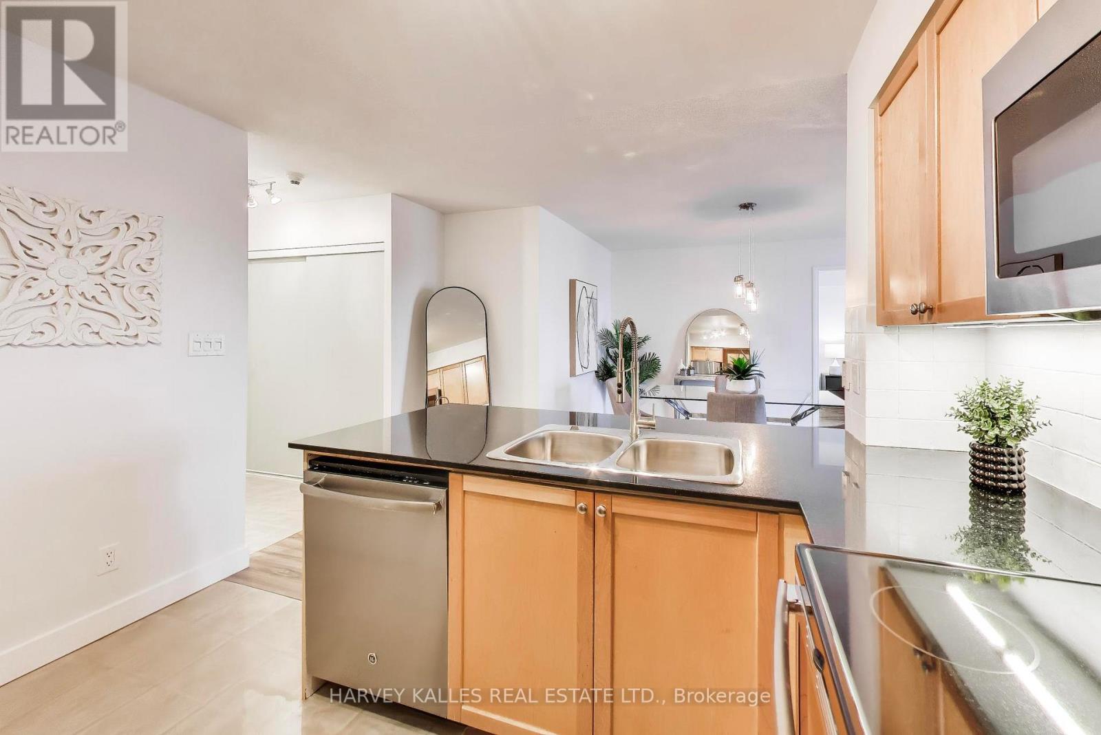401 - 1369 BLOOR STREET W