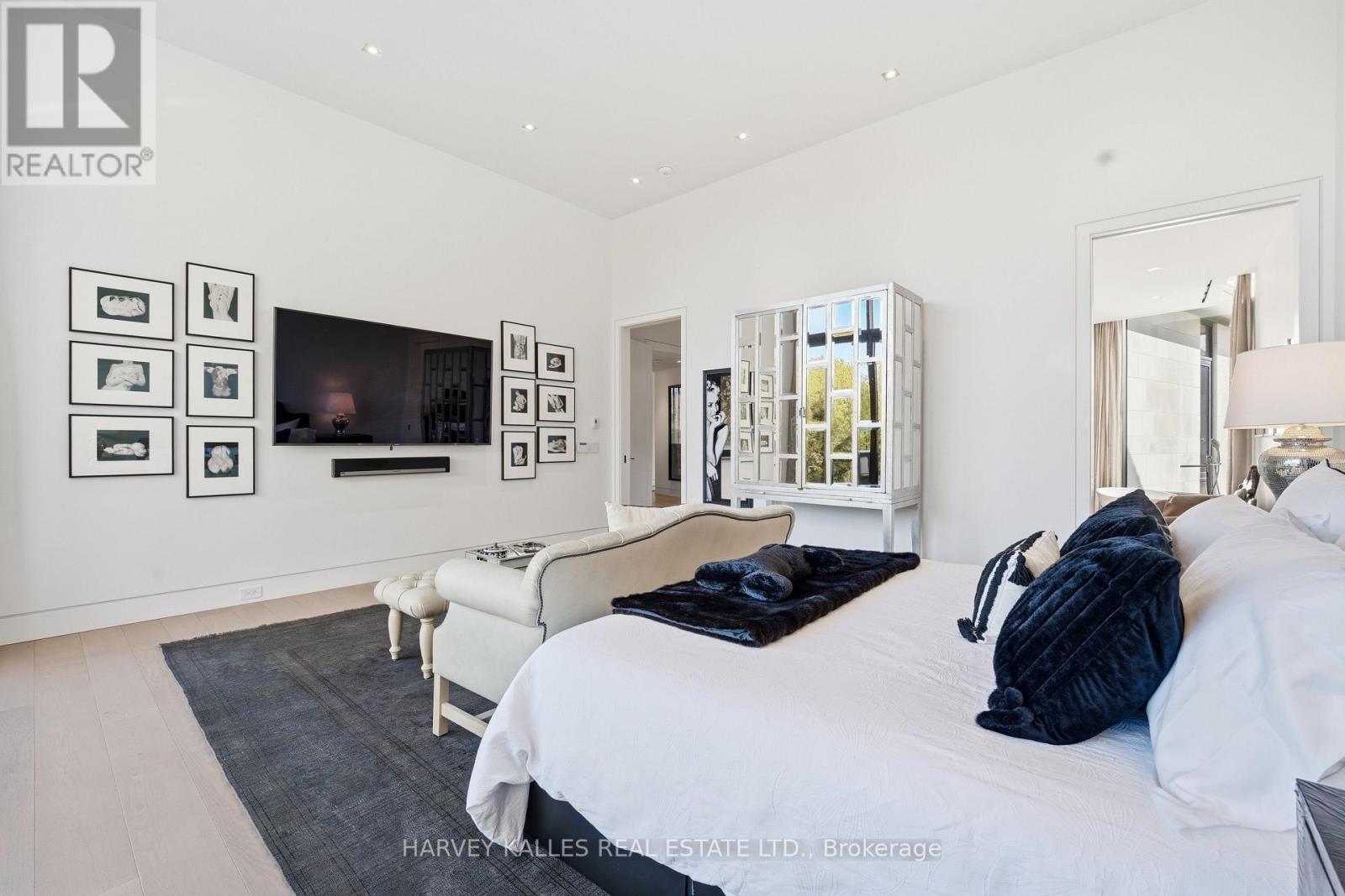 43 HILLHOLM ROAD