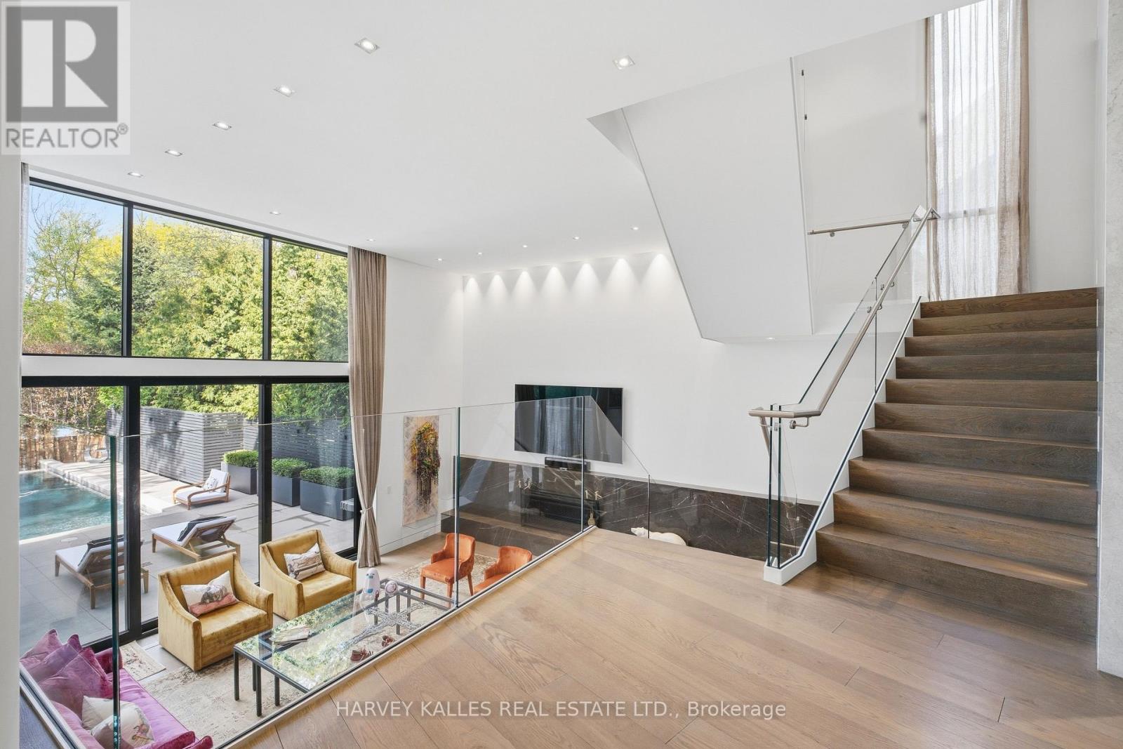 43 HILLHOLM ROAD