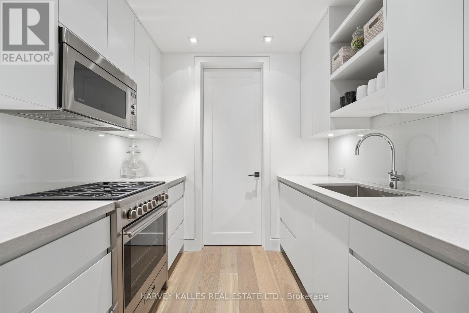 43 HILLHOLM ROAD