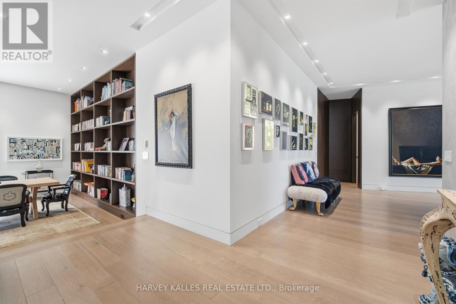43 HILLHOLM ROAD