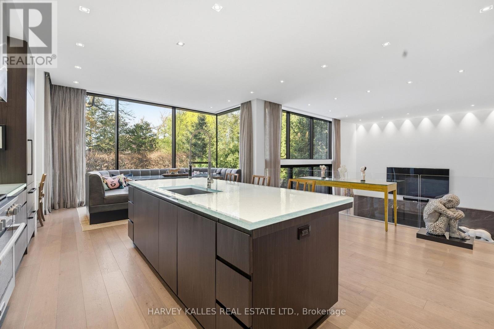 43 HILLHOLM ROAD