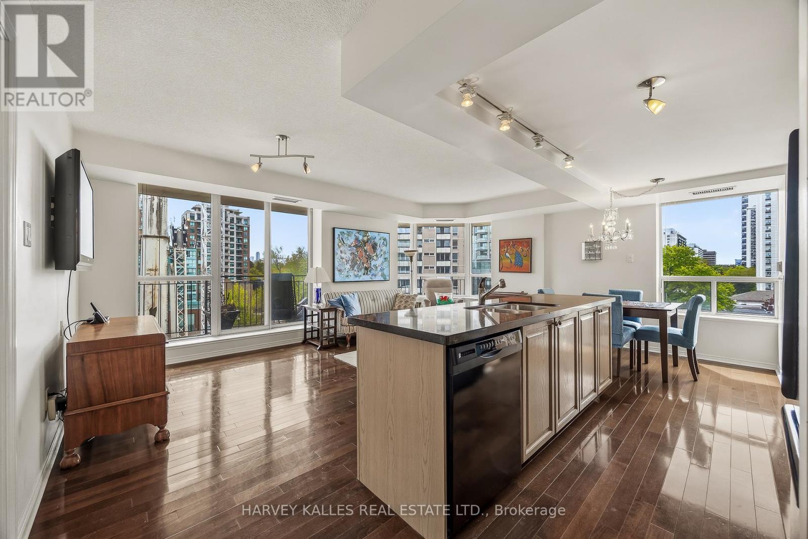 612 - 300 BALLIOL STREET