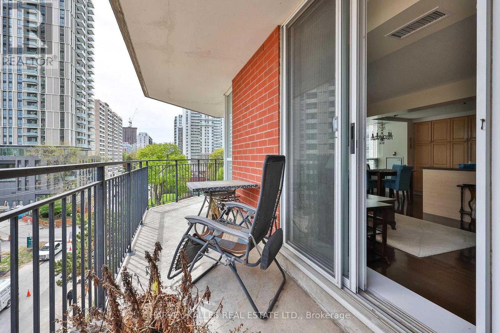 612 - 300 BALLIOL STREET