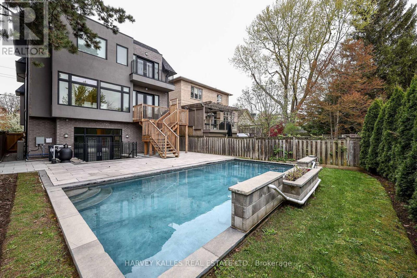 261 BROOKE AVENUE