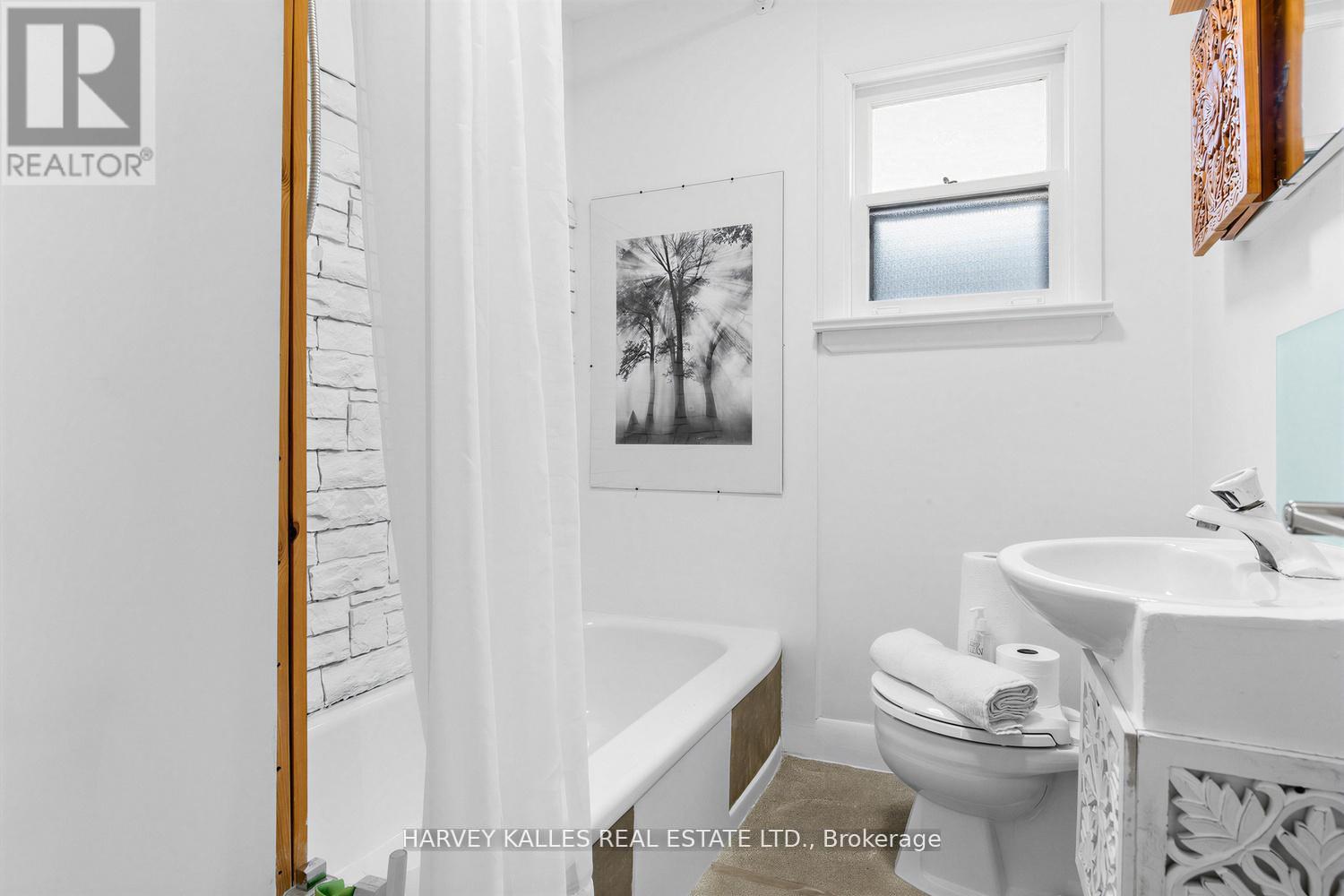 246 BURNETT AVENUE