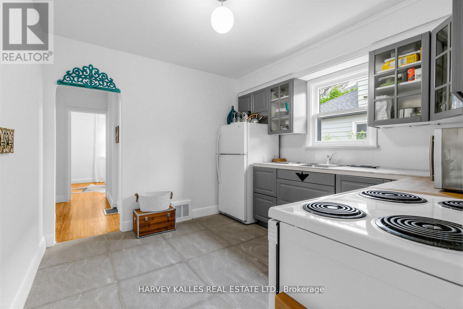 246 BURNETT AVENUE