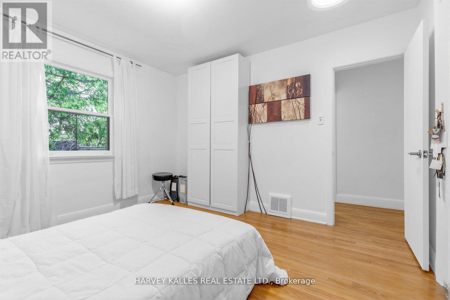 246 BURNETT AVENUE