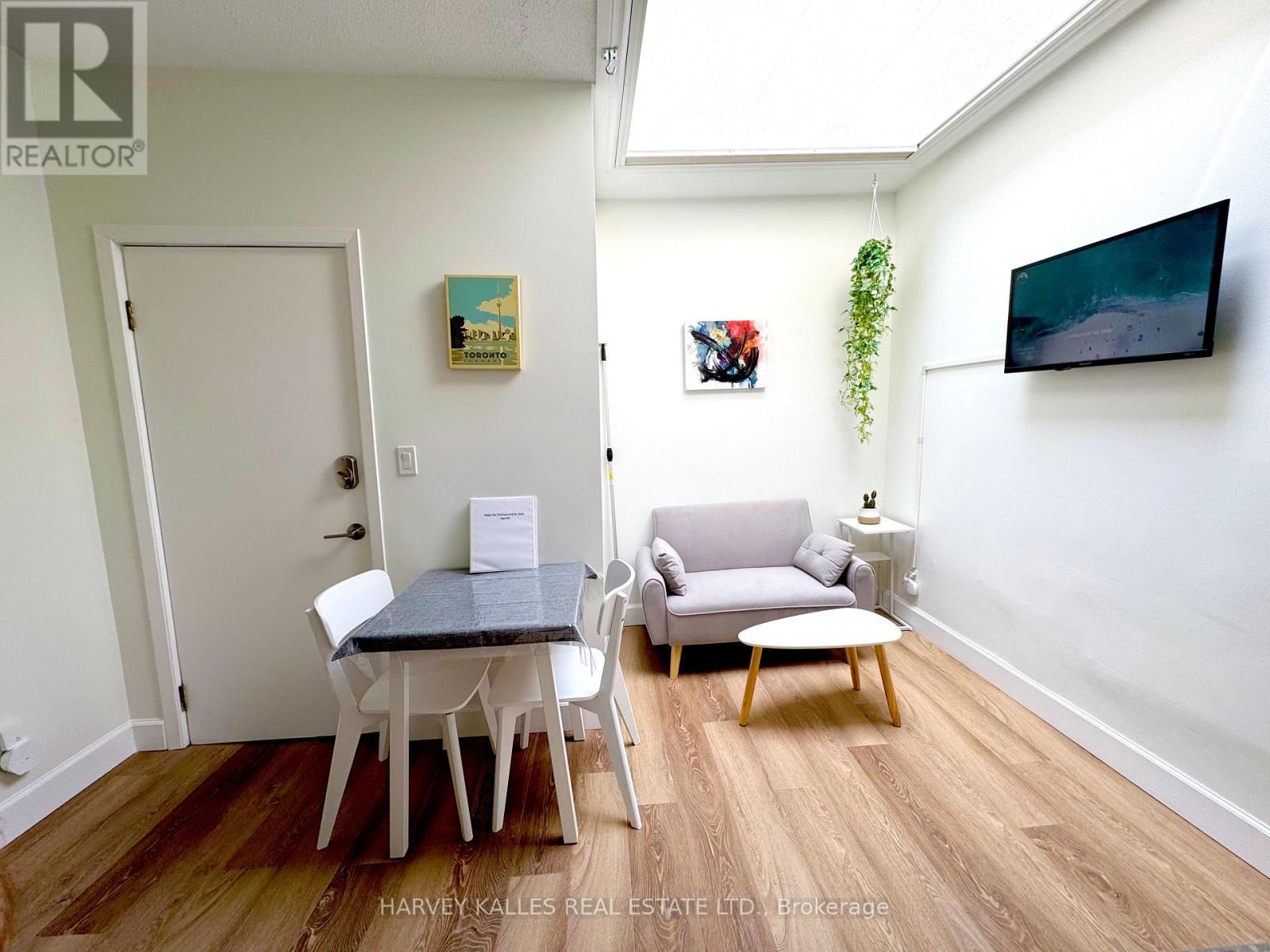 210 GERRARD STREET E