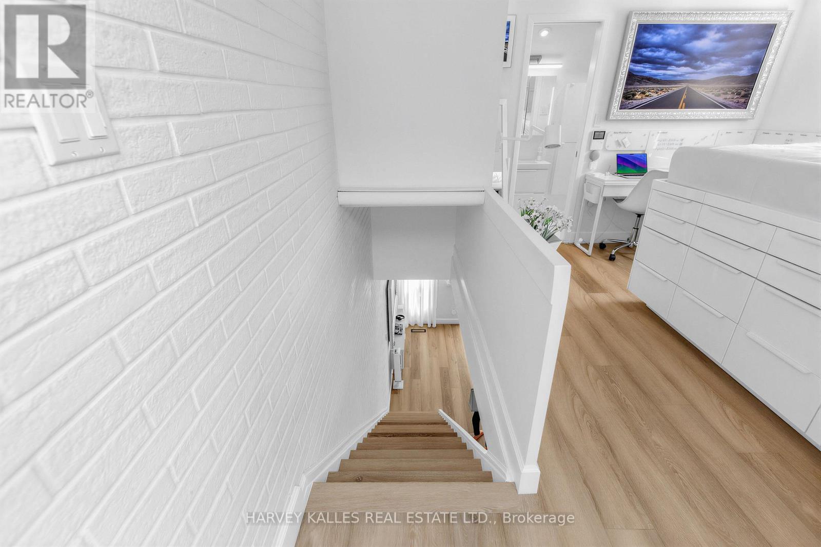 210 GERRARD STREET E