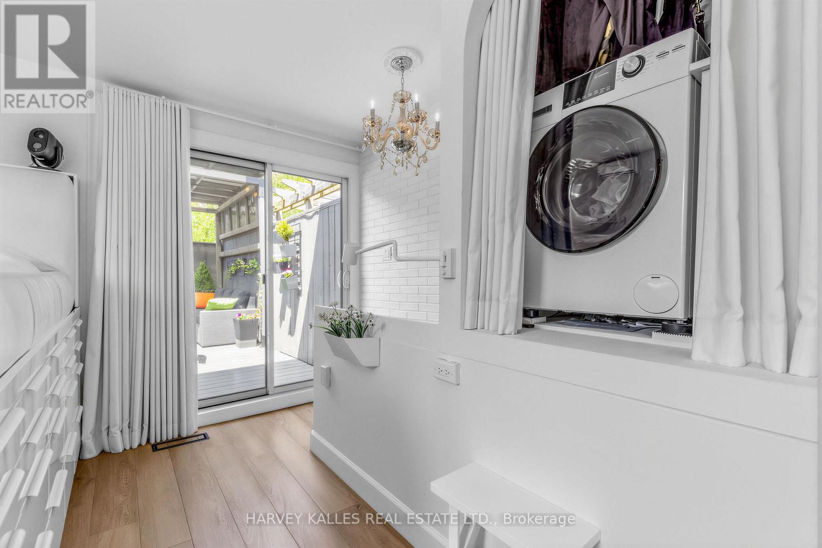 210 GERRARD STREET E