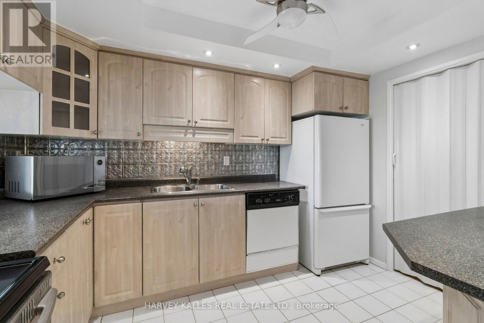 205 - 55 SKYMARK DRIVE