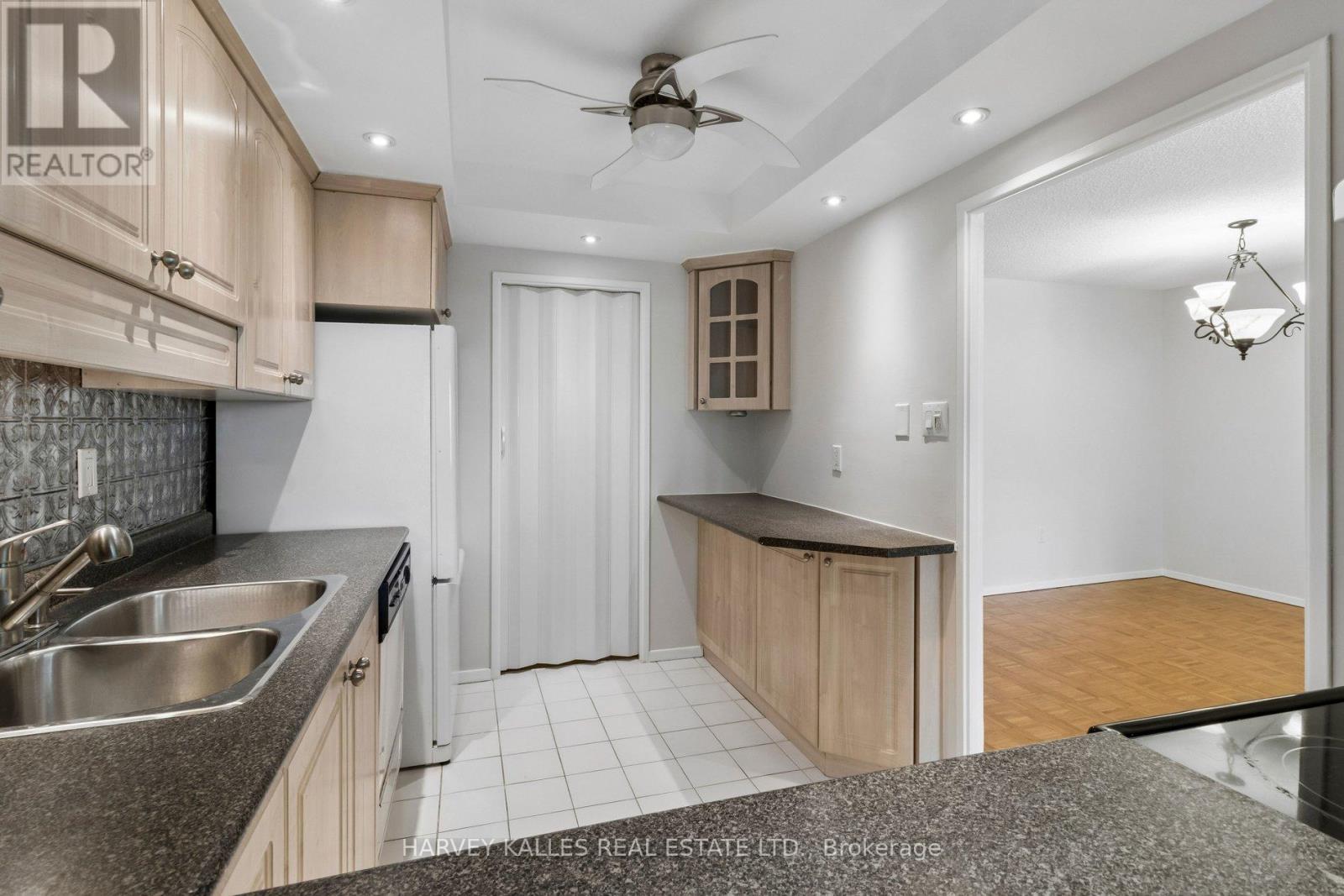 205 - 55 SKYMARK DRIVE