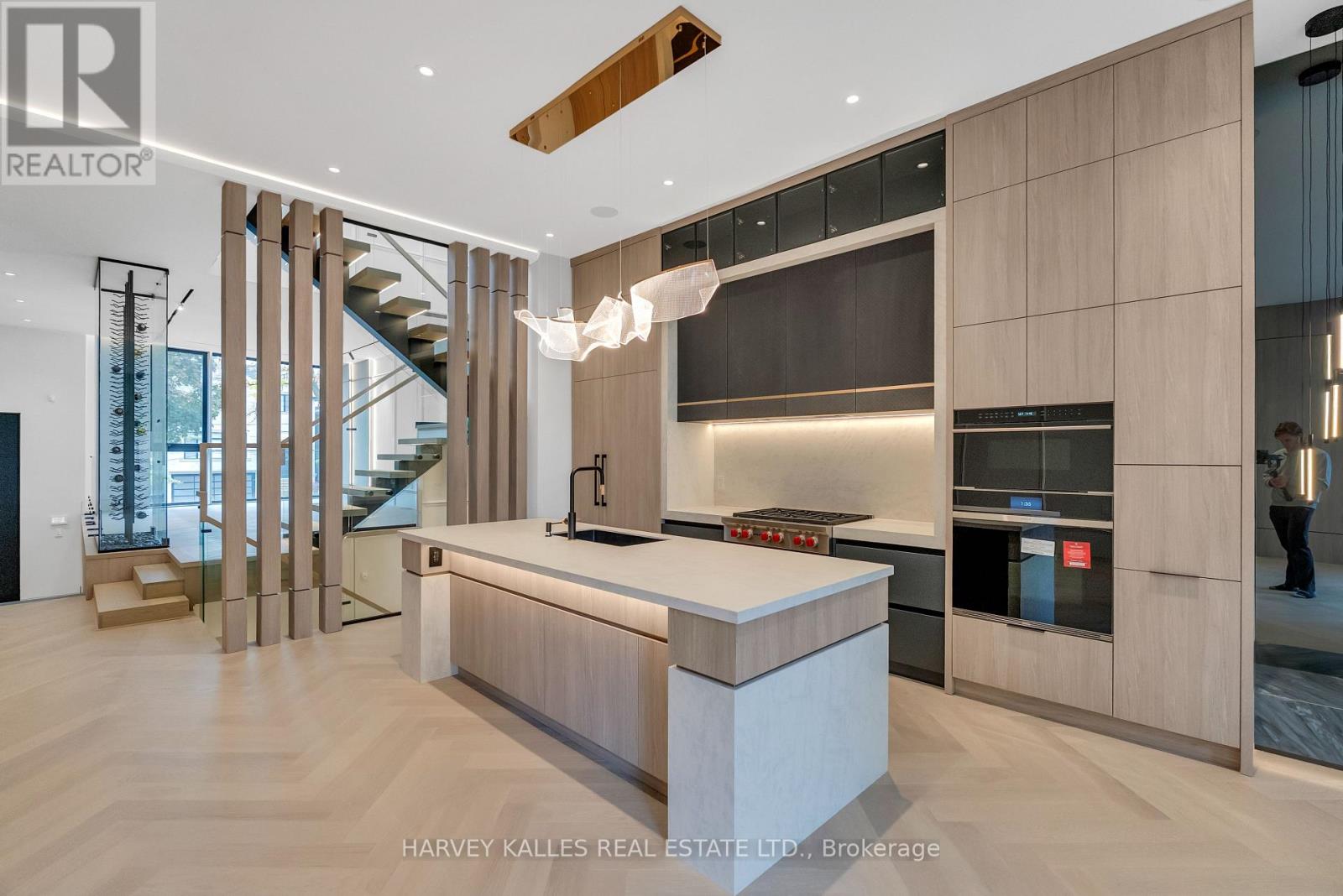 19 RIDLEY BOULEVARD