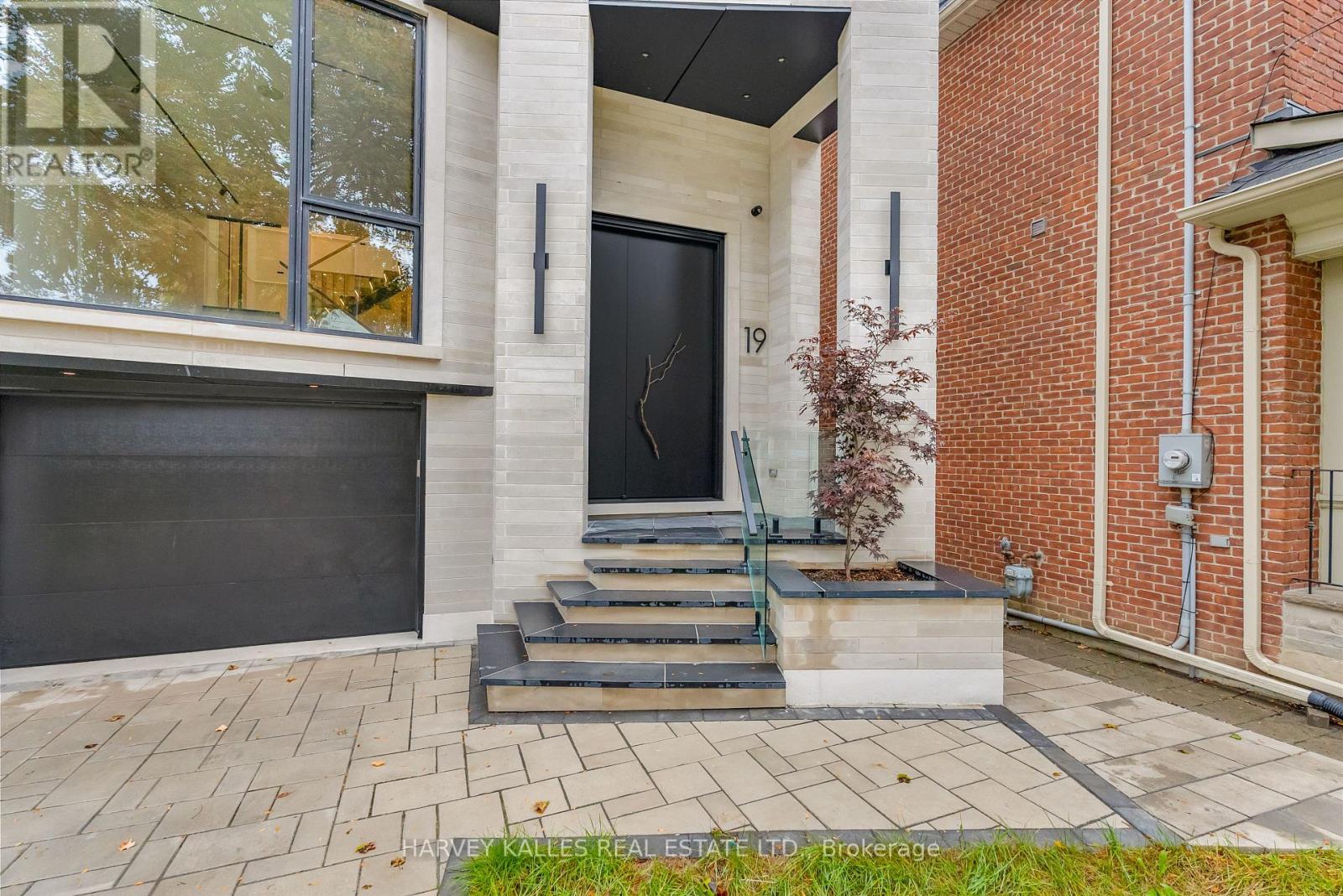 19 RIDLEY BOULEVARD