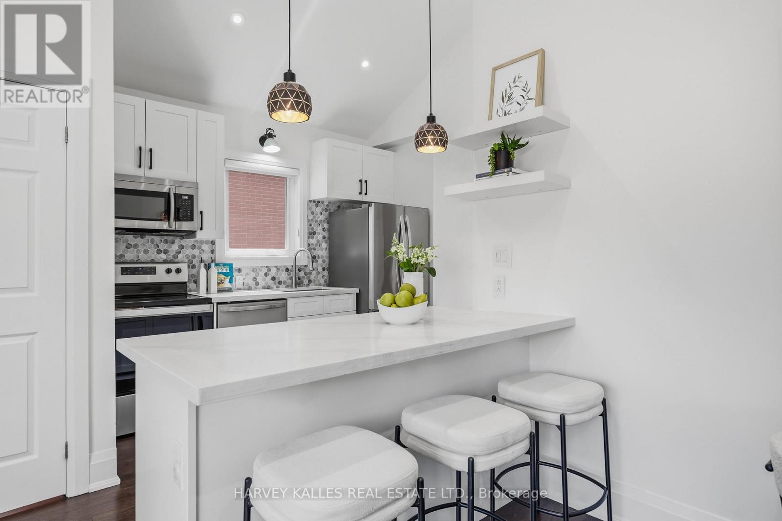 568 NORTHCLIFFE BOULEVARD