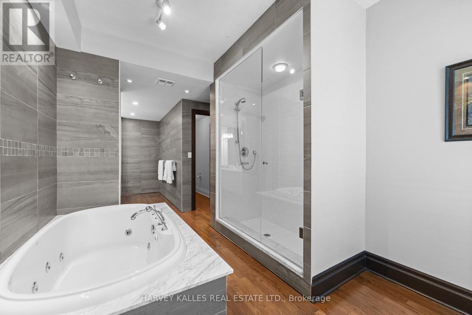 2701 - 300 BLOOR STREET E