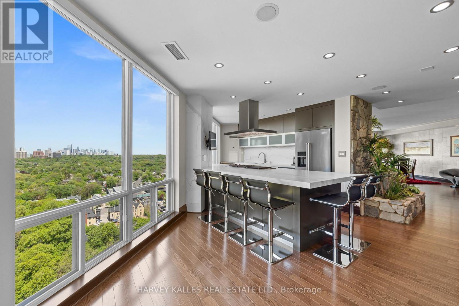 2701 - 300 BLOOR STREET E