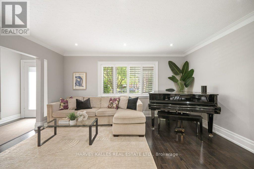 63 WESTGATE BOULEVARD