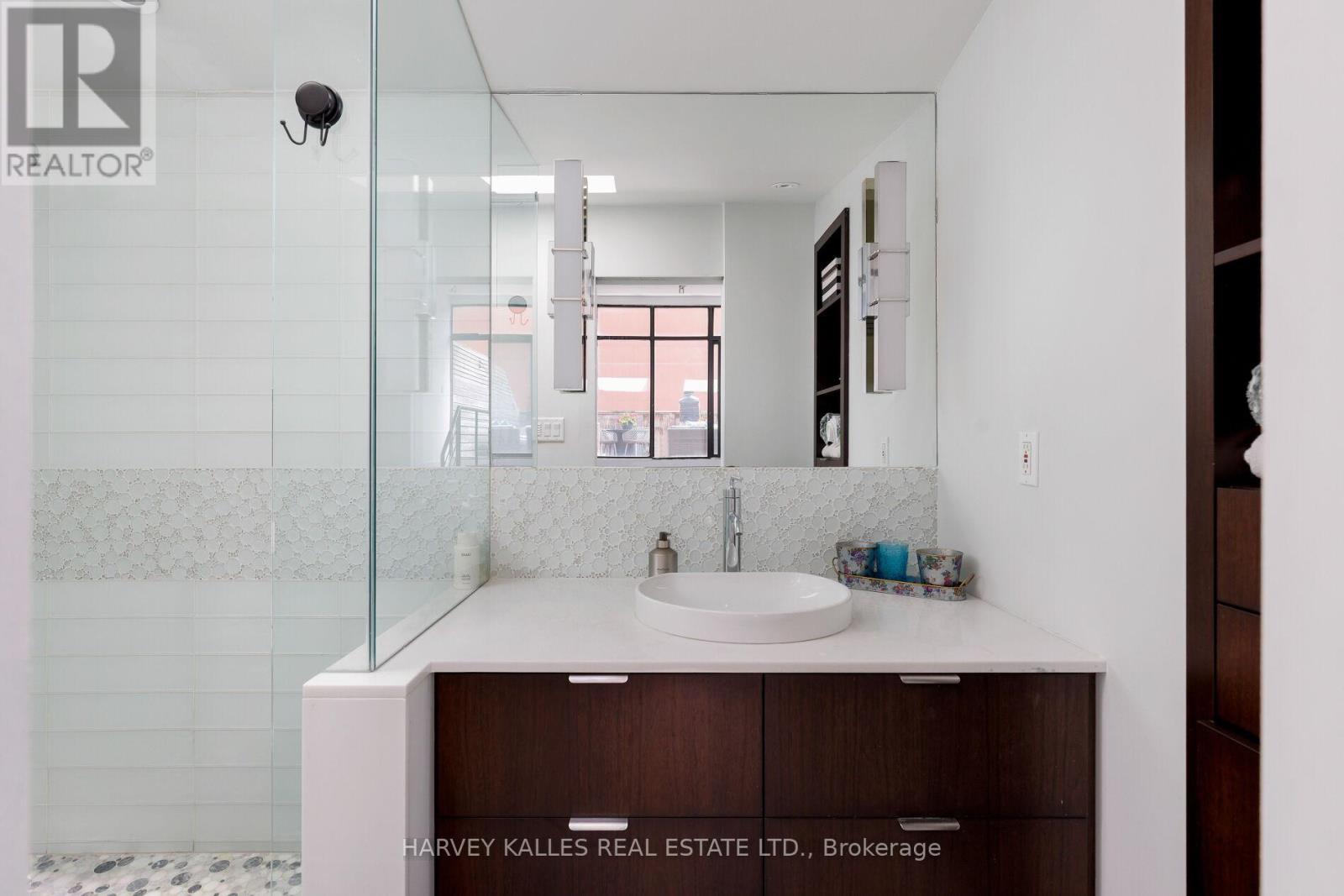304 - 287 RICHMOND STREET E