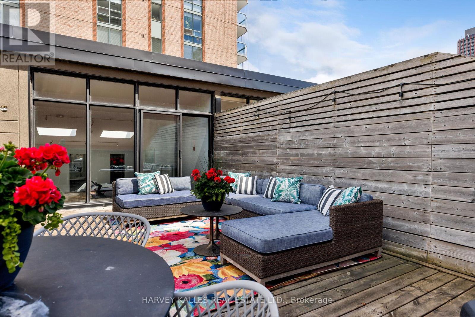 304 - 287 RICHMOND STREET E
