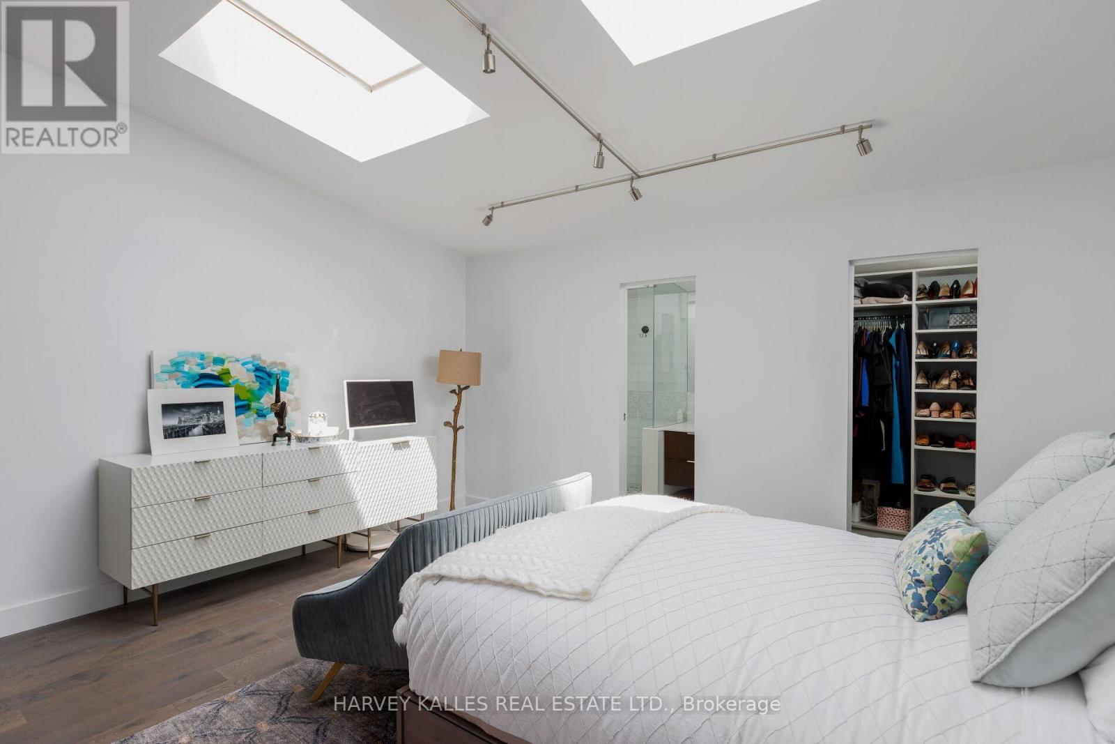 304 - 287 RICHMOND STREET E