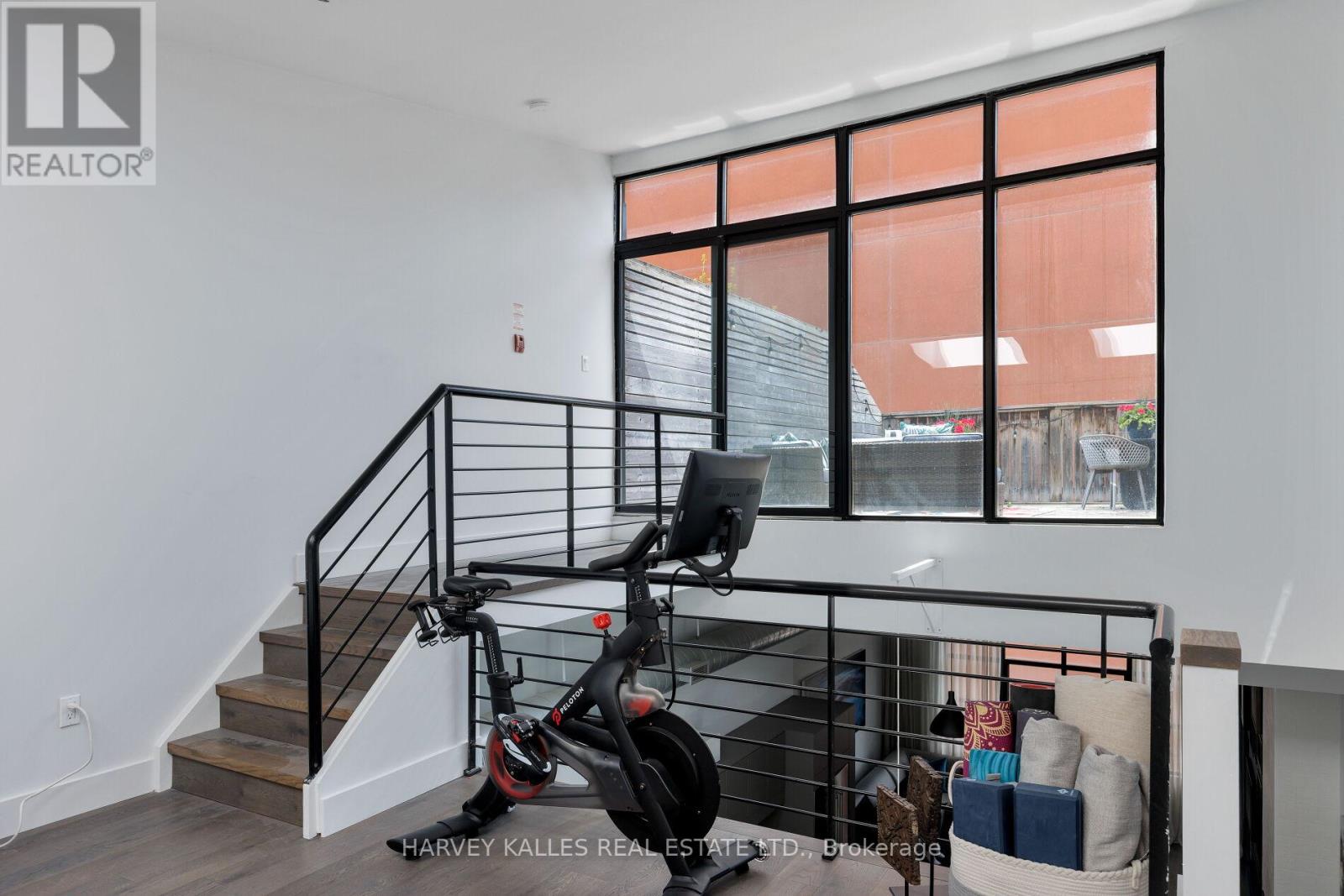 304 - 287 RICHMOND STREET E