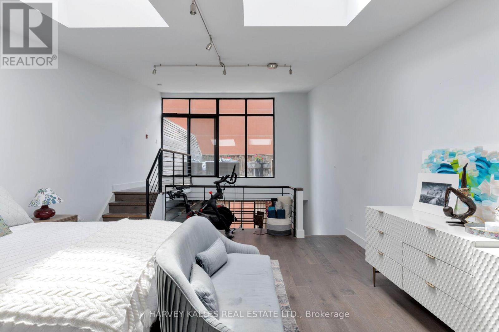 304 - 287 RICHMOND STREET E