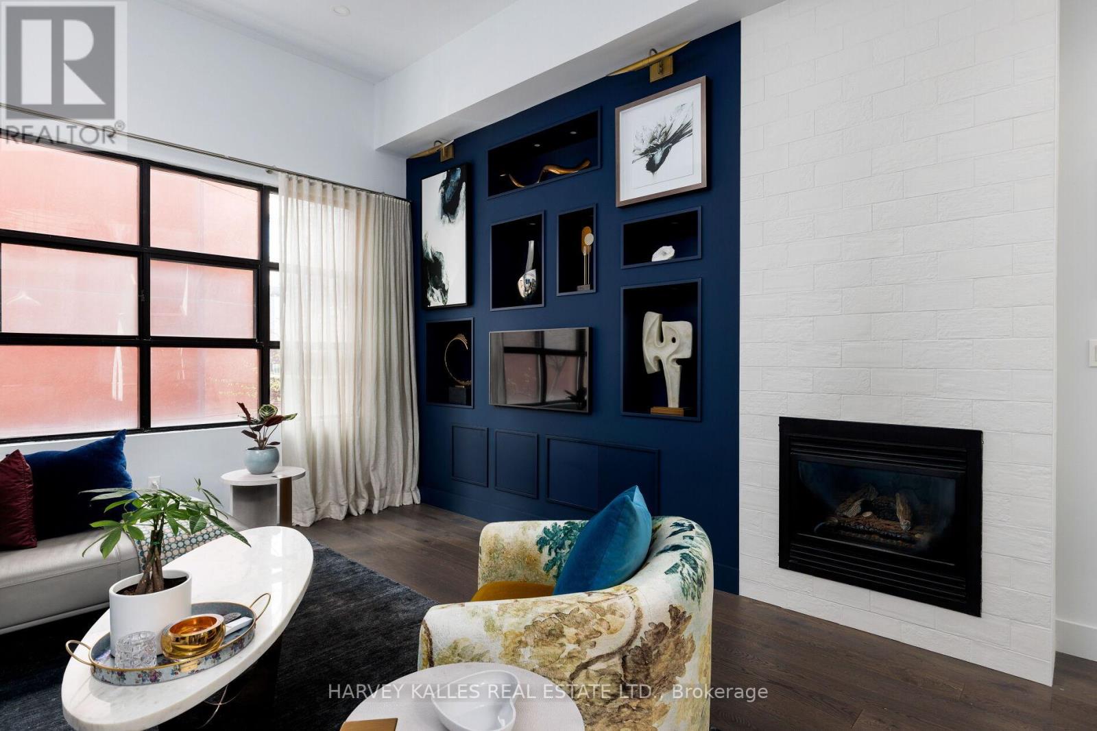 304 - 287 RICHMOND STREET E