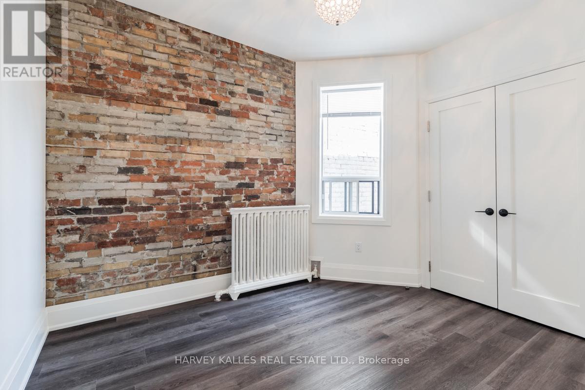 UPPER - 657 ST CLAIR AVENUE W