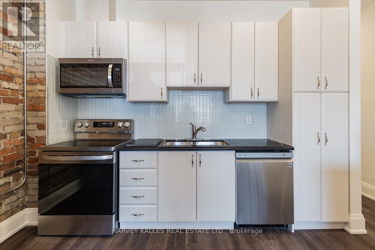 UPPER - 657 ST CLAIR AVENUE W