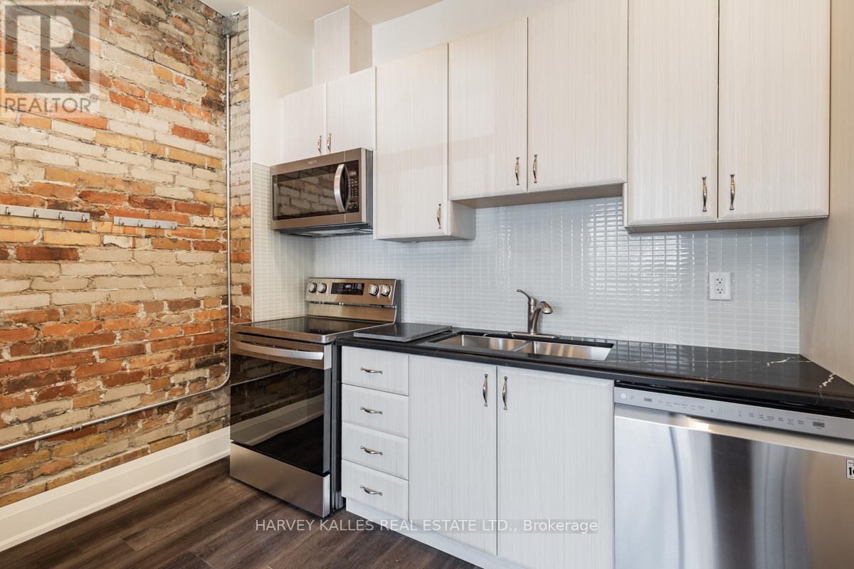 UPPER - 657 ST CLAIR AVENUE W