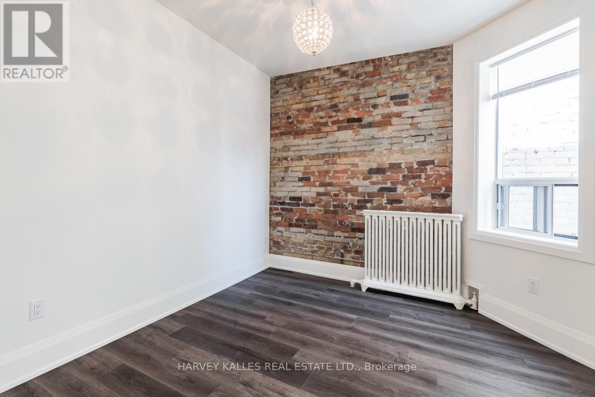UPPER - 657 ST CLAIR AVENUE W