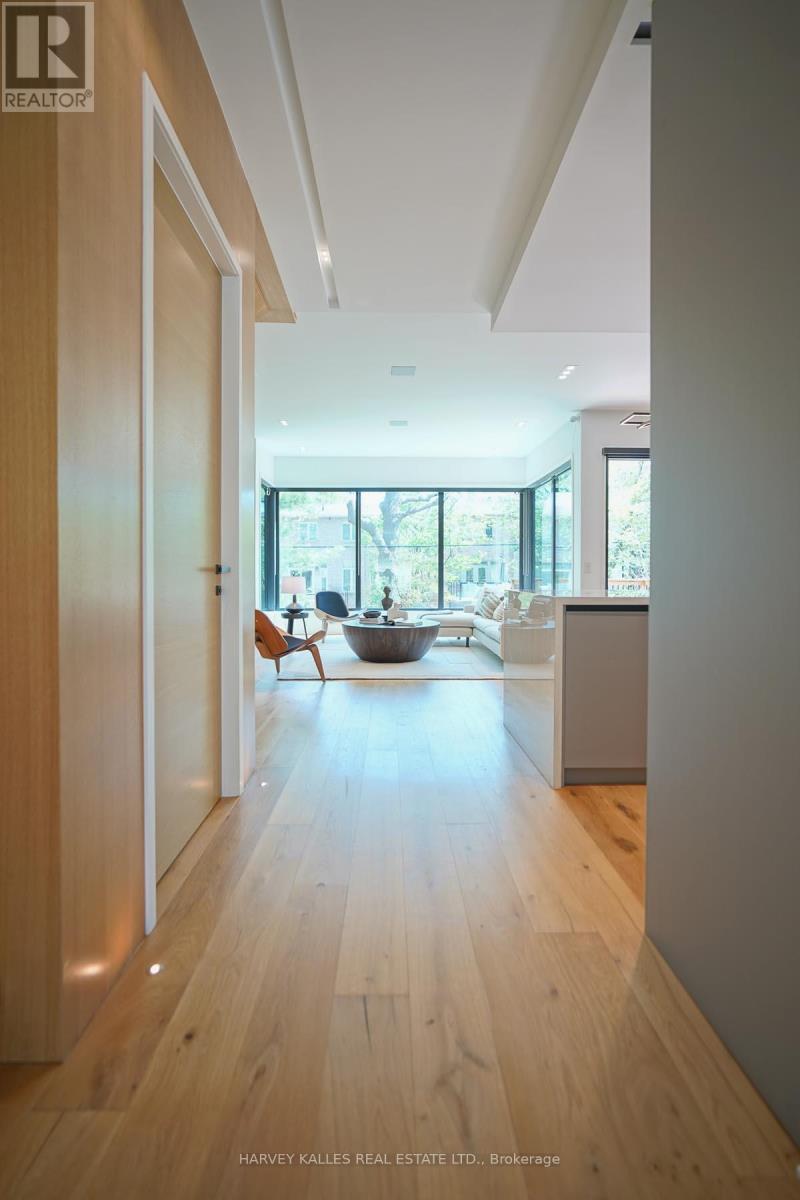585 BEDFORD PARK AVENUE