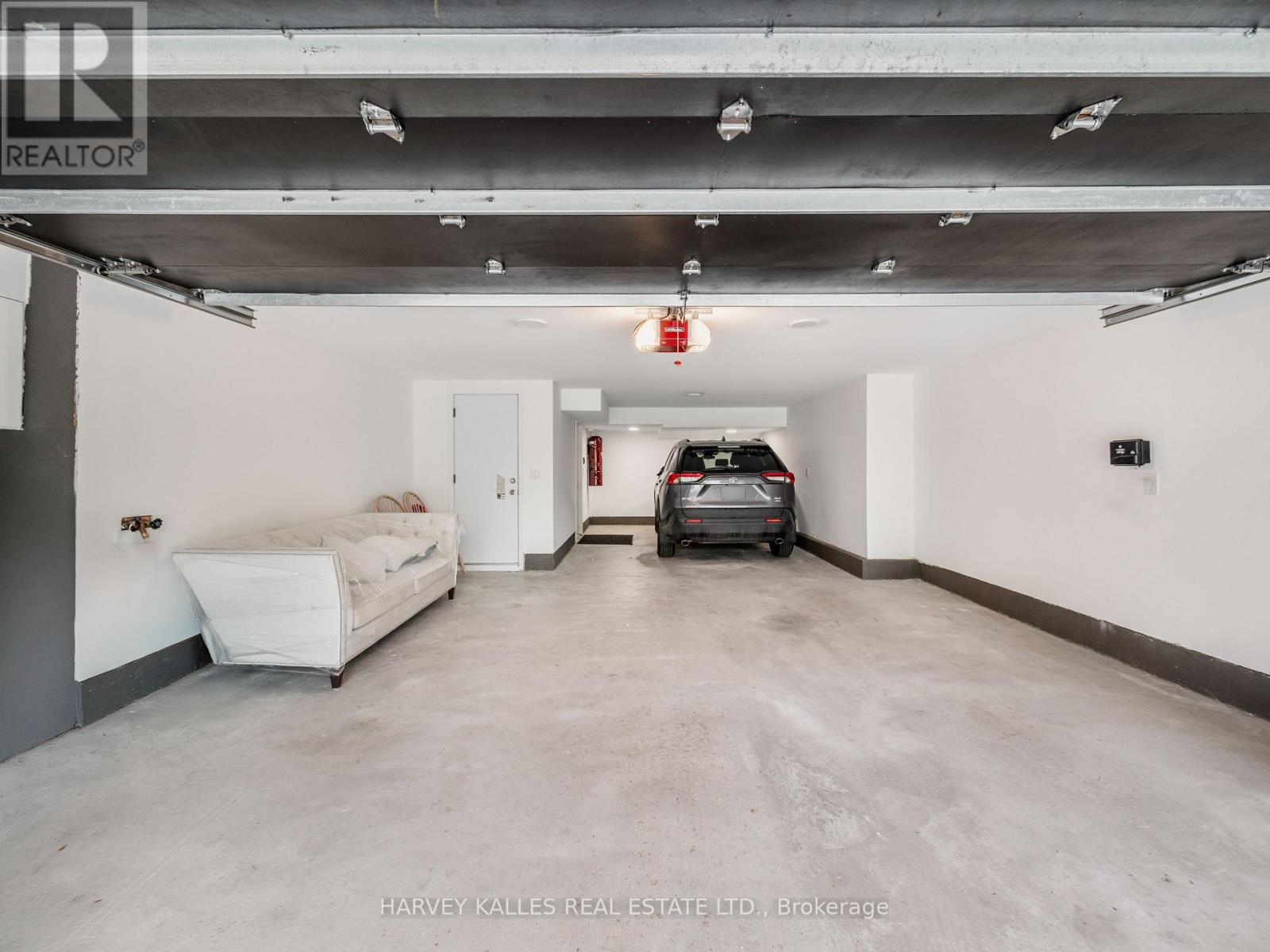 585 BEDFORD PARK AVENUE