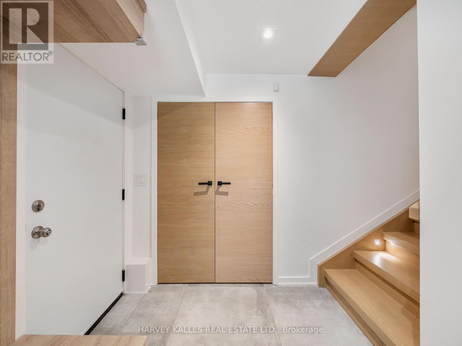 585 BEDFORD PARK AVENUE